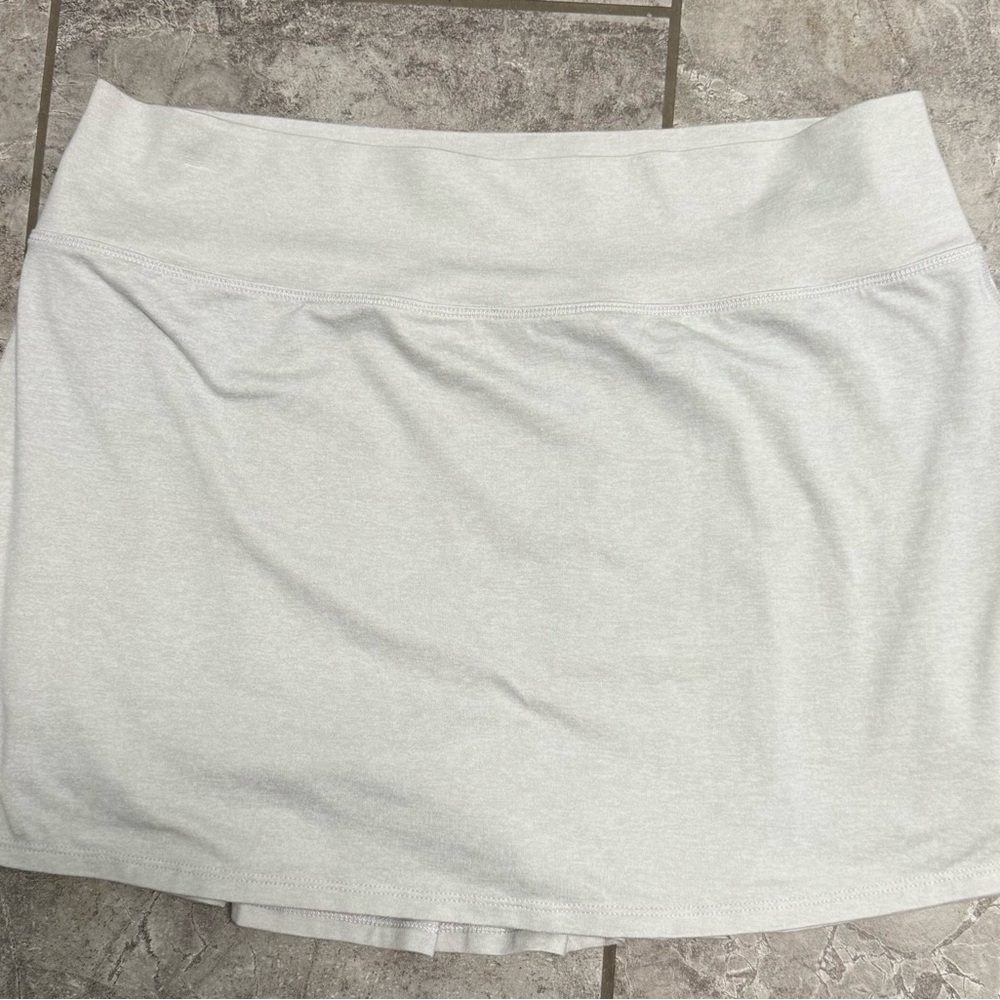 Vuori Women's Halo Performance Skirt Sz XL Salt Heather Color - Picture 6 of 12